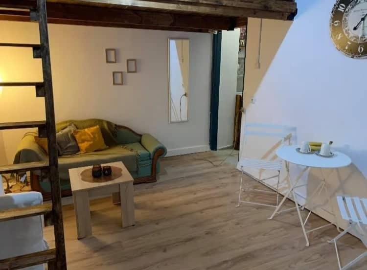 Mascot Bar Street Apartments Rhodes City Ngoại thất bức ảnh